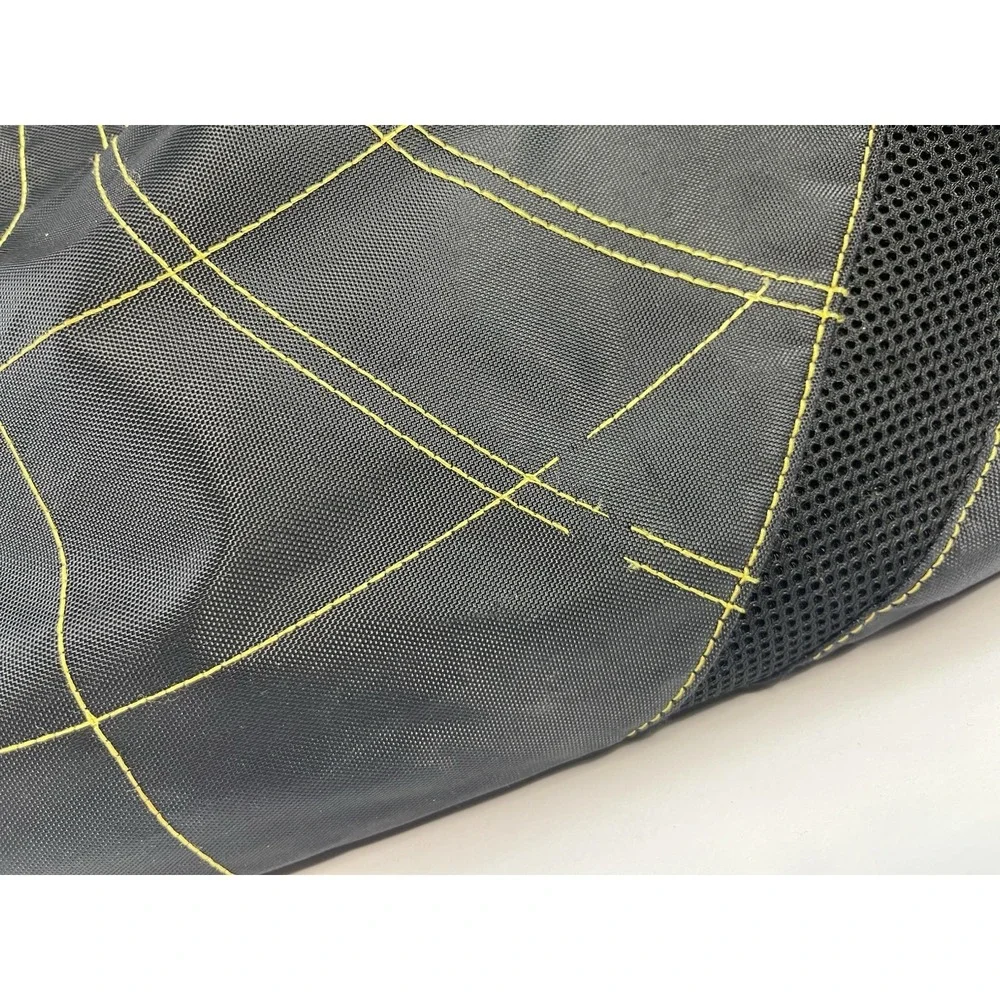 NIKE LIVESTRONG Black Charcoal Armstrong Nylon Duffel Bag 21 x 9 x 9 RARE